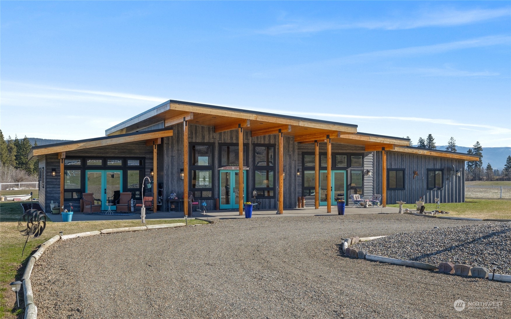 832 Pays Road Cle Elum, WA 98922 - Photo 2 of 25 a view of a building with patio