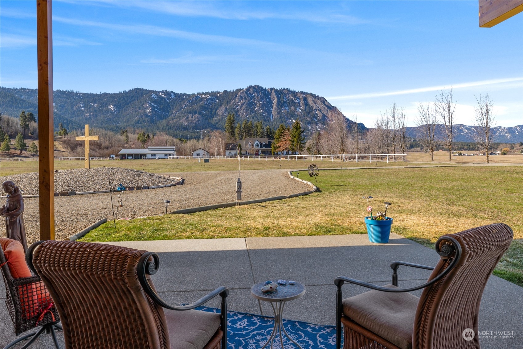 832 Pays Road Cle Elum, WA 98922 - Photo 22 of 25 a view of a swimming pool with a table and chairs