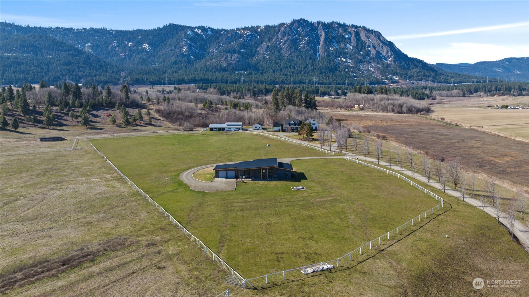 832 Pays Road Cle Elum, WA 98922 - Photo 24 of 25 a view of a swimming pool with a yard