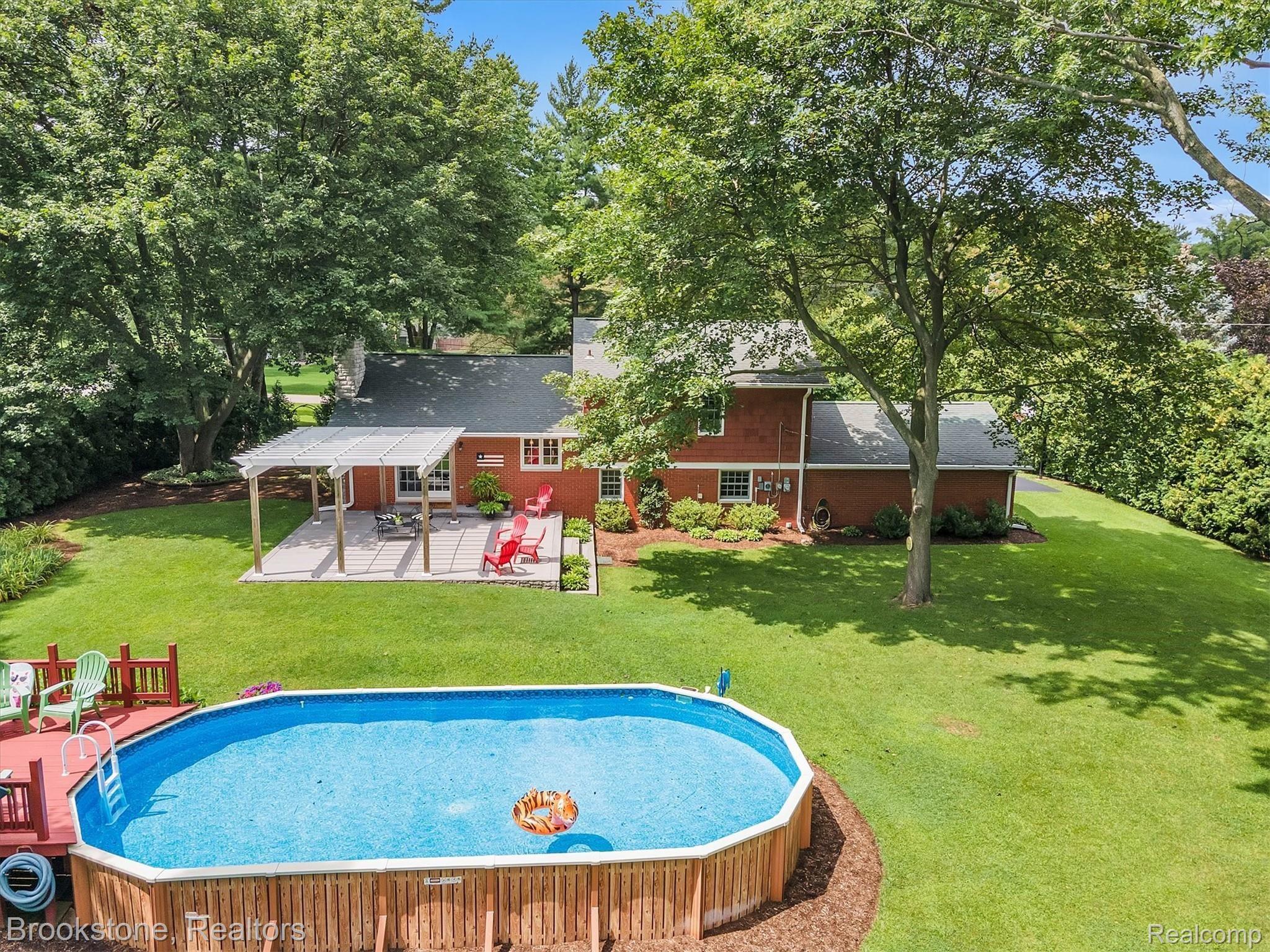 2515 Hickory Lawn Road Rochester, MI 48307 - Photo 33 of 35 42-2515-Hickory-Lawn-Rd-Rochester-Hills-MI-48307-WindowStill-Real-Estate-Photography-42.jpg
