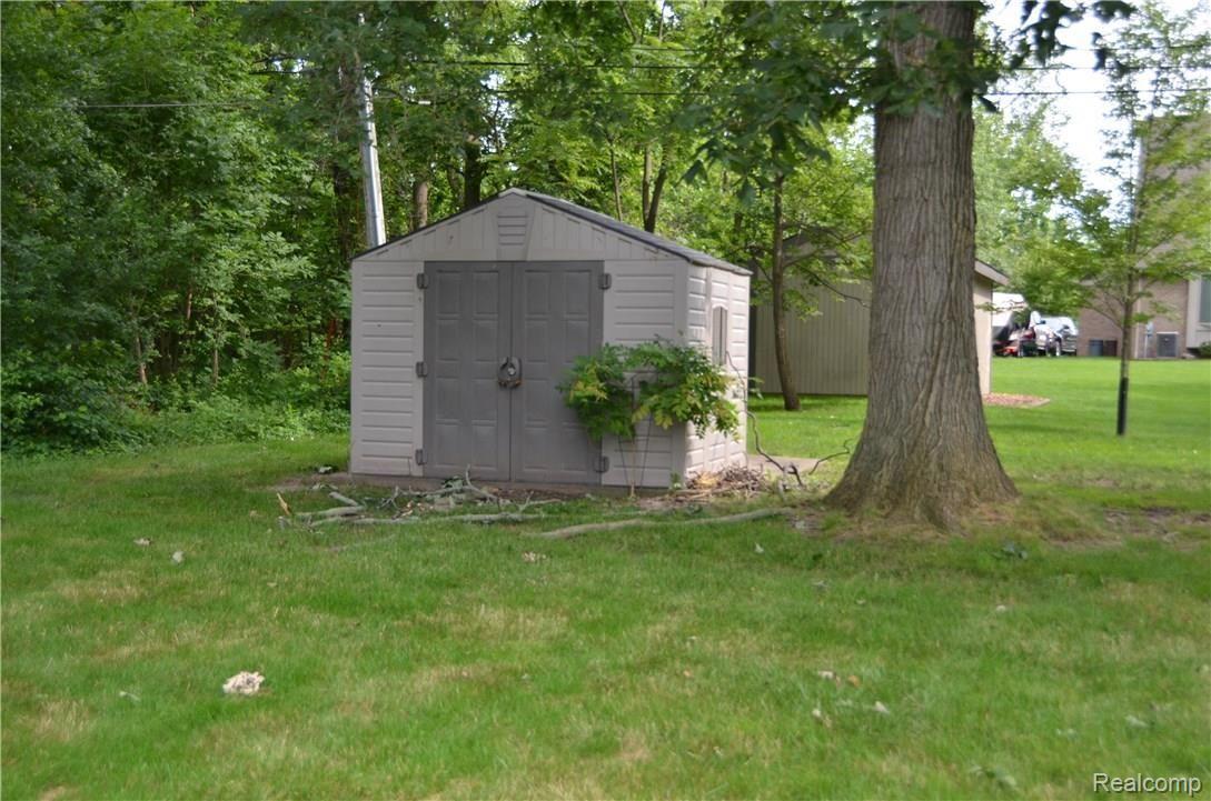 8945 Lake Road Grosse Ile, MI 48138 - Photo 5 of 36 DSC_3308.JPG