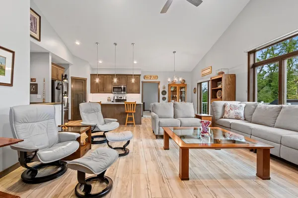 $469,900 | 2592 Farmington Way, Suamico, WI 54313