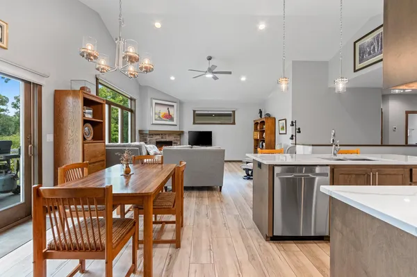 $469,900 | 2592 Farmington Way, Suamico, WI 54313