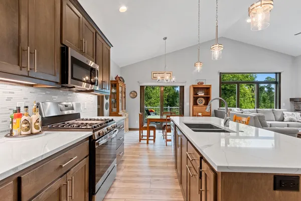 $469,900 | 2592 Farmington Way, Suamico, WI 54313