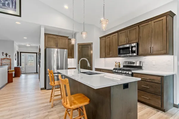 $469,900 | 2592 Farmington Way, Suamico, WI 54313