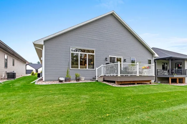 $469,900 | 2592 Farmington Way, Suamico, WI 54313