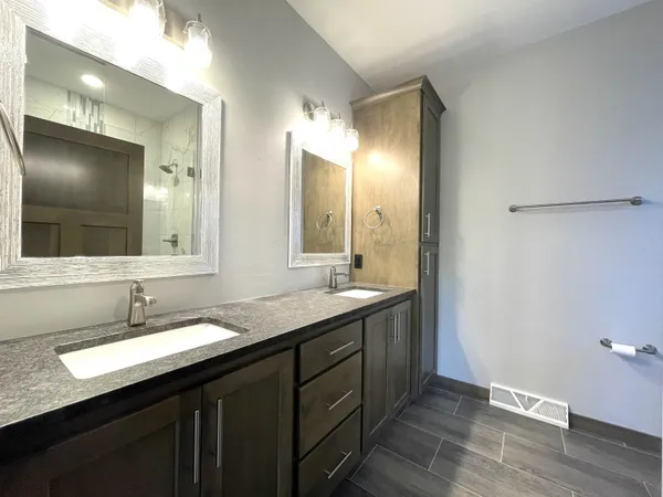 $469,900 | 2592 Farmington Way, Suamico, WI 54313