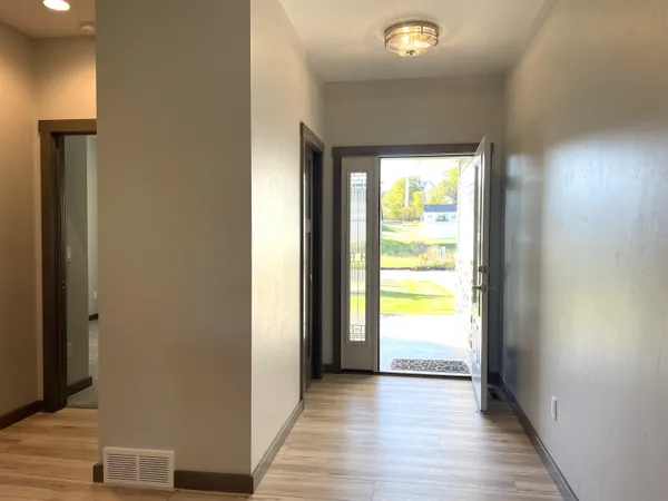 $469,900 | 2592 Farmington Way, Suamico, WI 54313