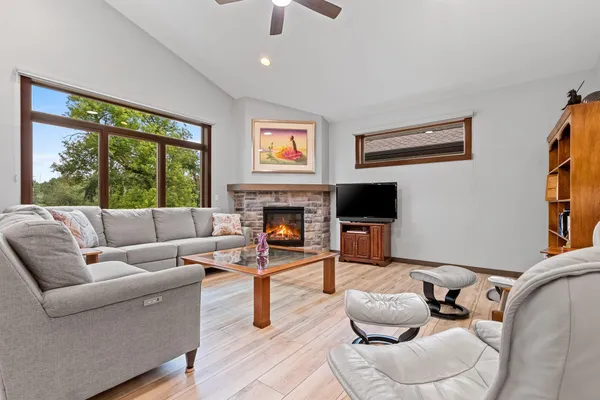 $469,900 | 2592 Farmington Way, Suamico, WI 54313