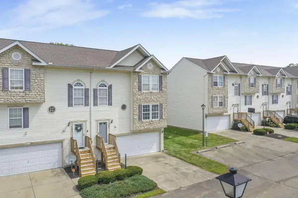 $217,500 | 5882 Abernathy Lane, Unit 5882F, Columbus, OH 43232