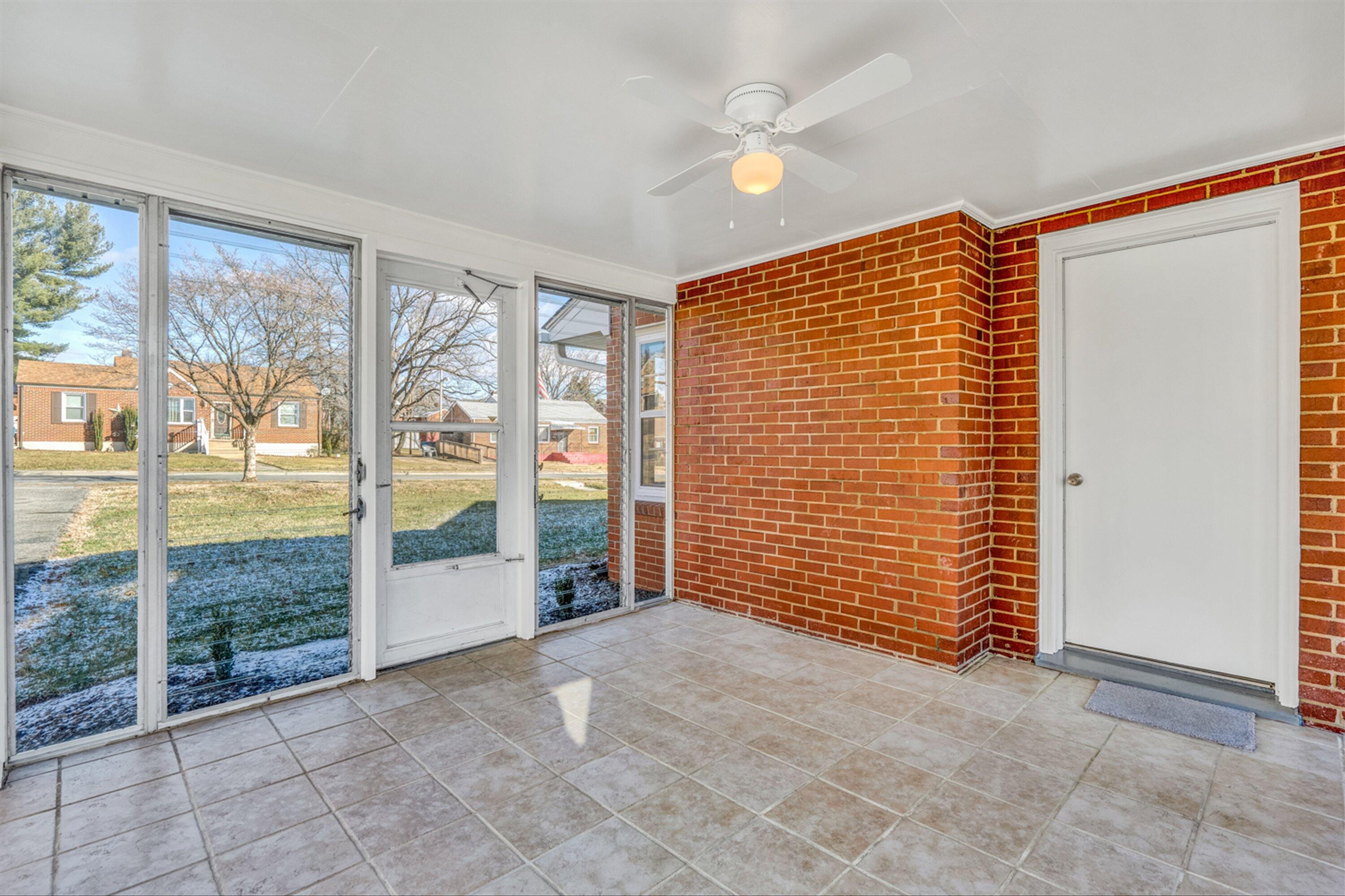3026 Linwood Road Northwest Roanoke, VA 24017 - Photo 11 of 33 13-DSC1759
