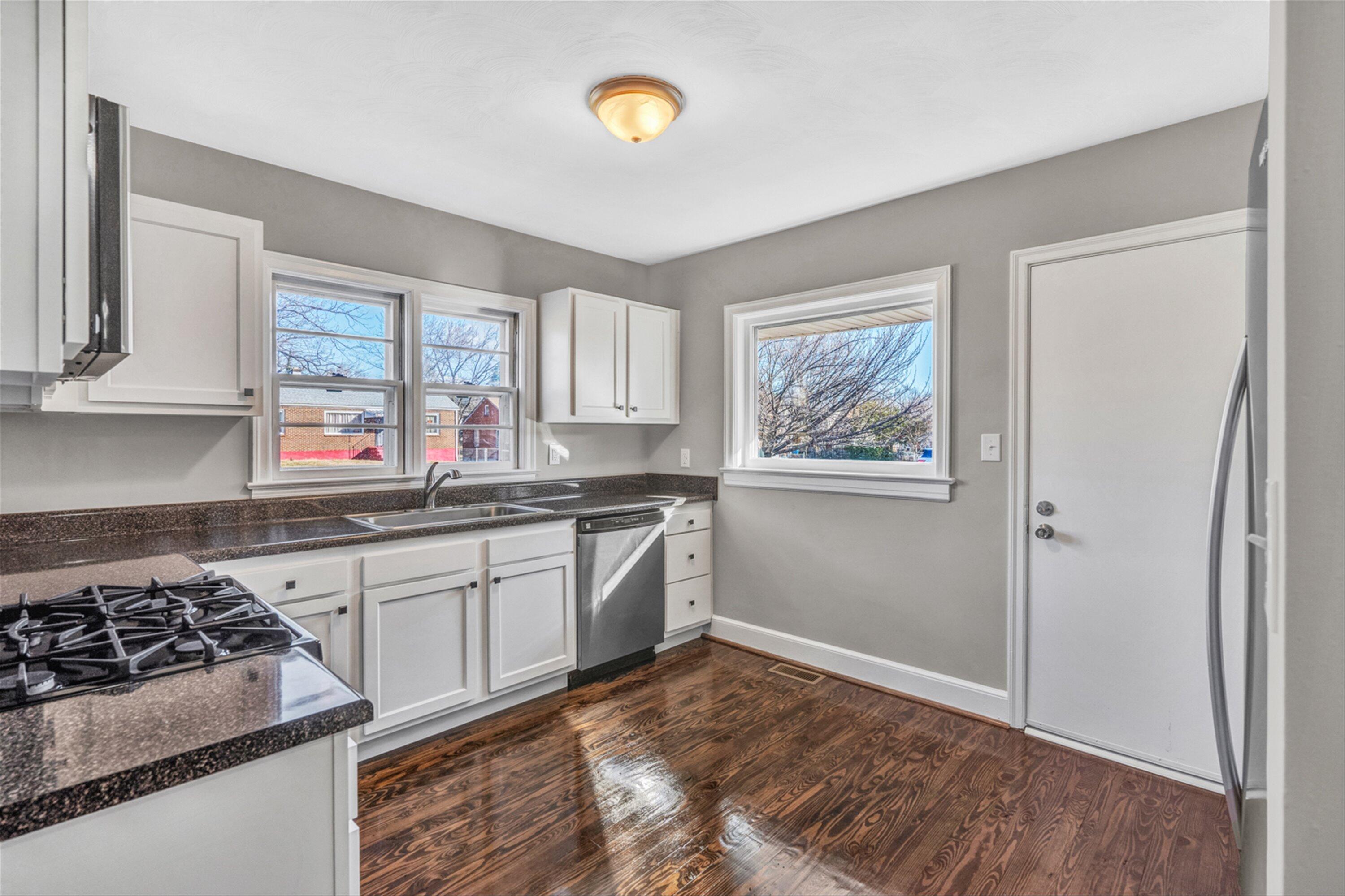 3026 Linwood Road Northwest Roanoke, VA 24017 - Photo 7 of 33 09-DSC1747