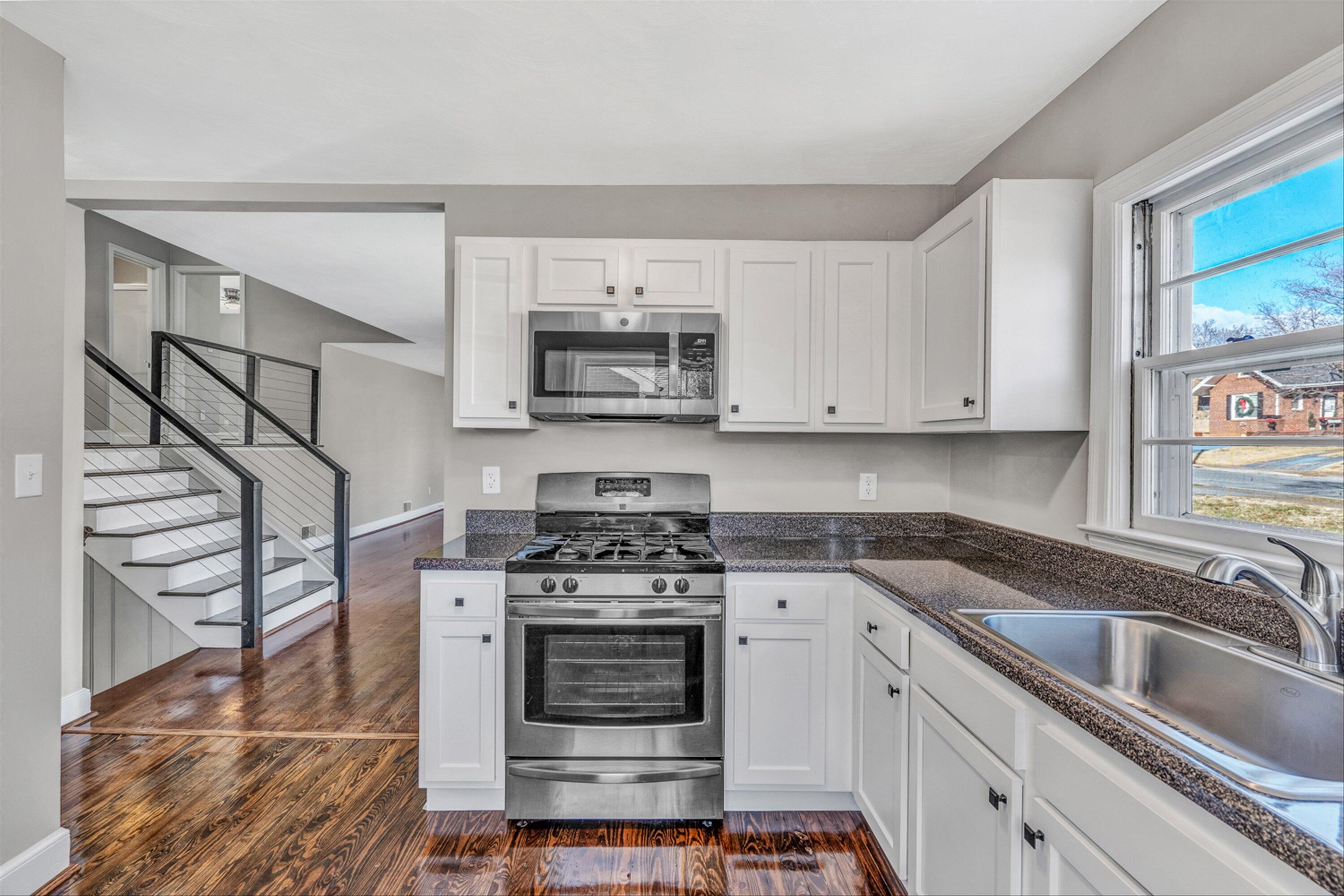 3026 Linwood Road Northwest Roanoke, VA 24017 - Photo 8 of 33 10-DSC1750