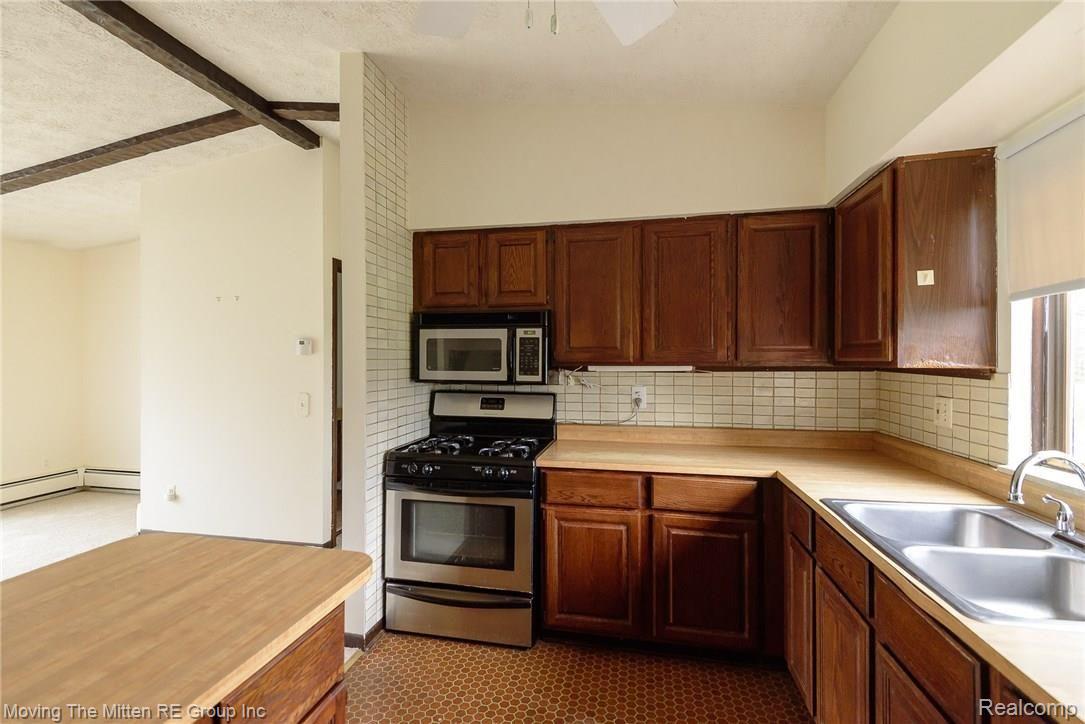 3370 North Hickory Ridge Road Highland, MI 48357 - Photo 7 of 40 MTM_3370_hickory-30.jpg