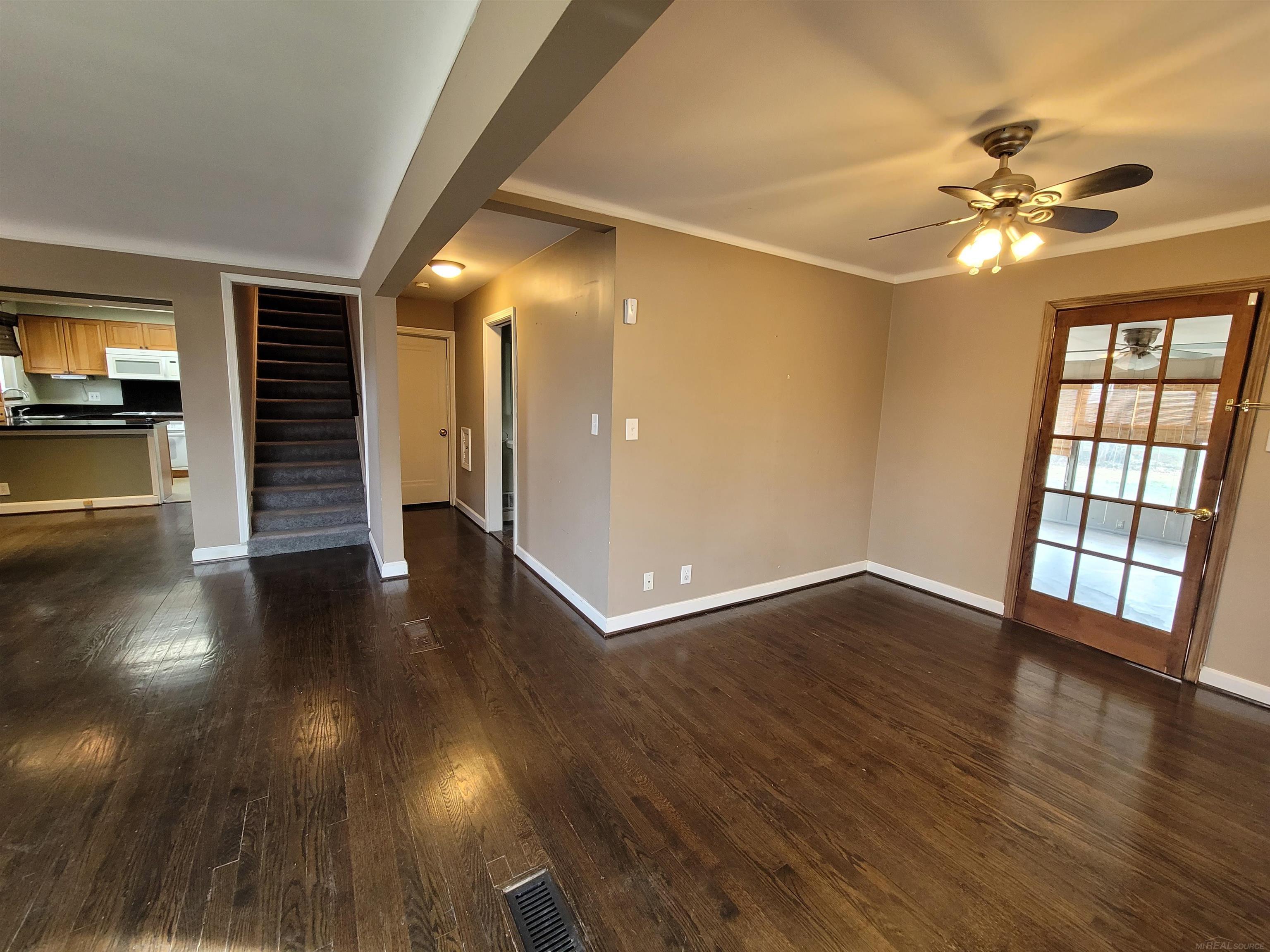 831 Roslyn Road Grosse Pointe, MI 48236 - Photo 7 of 46