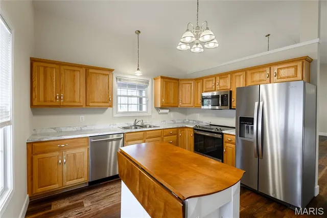 $311,000 | 815 South Suncrest Drive, Hillsboro, MO 63050