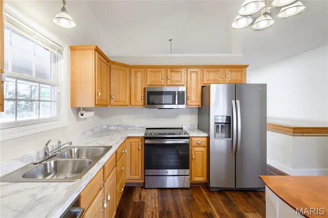 $311,000 | 815 South Suncrest Drive, Hillsboro, MO 63050