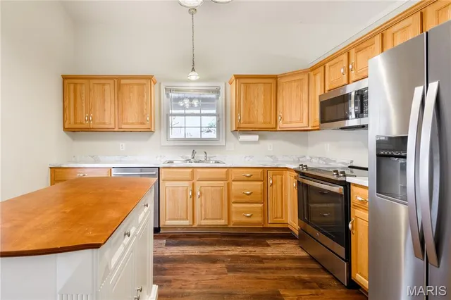 $311,000 | 815 South Suncrest Drive, Hillsboro, MO 63050