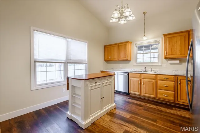 $311,000 | 815 South Suncrest Drive, Hillsboro, MO 63050