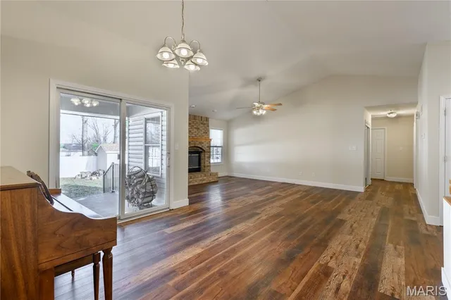 $311,000 | 815 South Suncrest Drive, Hillsboro, MO 63050