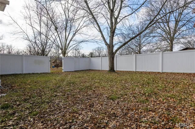 $311,000 | 815 South Suncrest Drive, Hillsboro, MO 63050