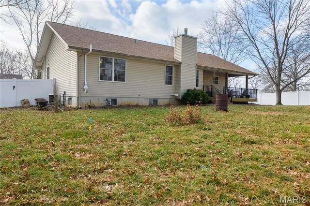 $311,000 | 815 South Suncrest Drive, Hillsboro, MO 63050