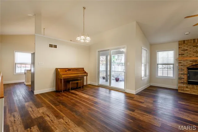 $311,000 | 815 South Suncrest Drive, Hillsboro, MO 63050