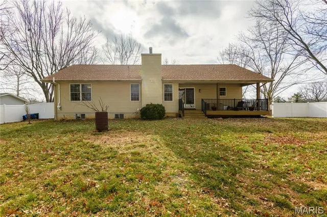 $311,000 | 815 South Suncrest Drive, Hillsboro, MO 63050