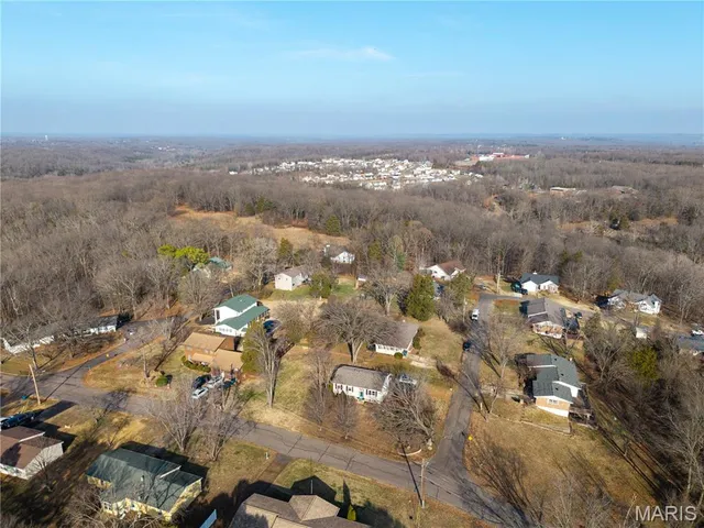 $311,000 | 815 South Suncrest Drive, Hillsboro, MO 63050