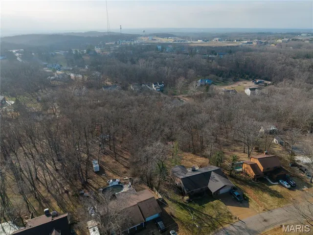 $311,000 | 815 South Suncrest Drive, Hillsboro, MO 63050