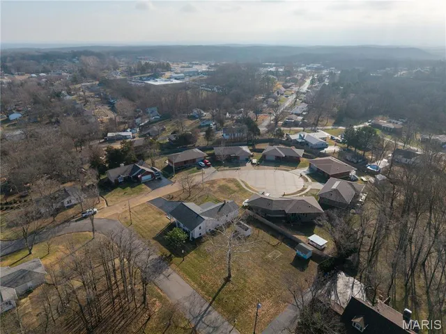 $311,000 | 815 South Suncrest Drive, Hillsboro, MO 63050