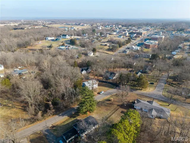 $311,000 | 815 South Suncrest Drive, Hillsboro, MO 63050