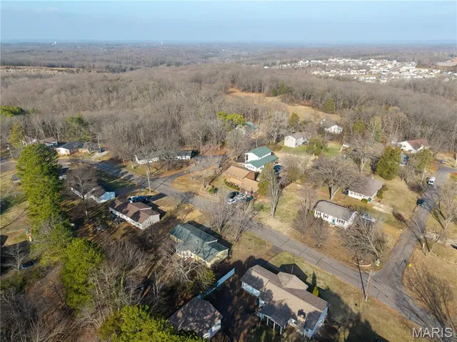 $311,000 | 815 South Suncrest Drive, Hillsboro, MO 63050