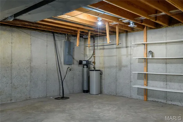 $311,000 | 815 South Suncrest Drive, Hillsboro, MO 63050