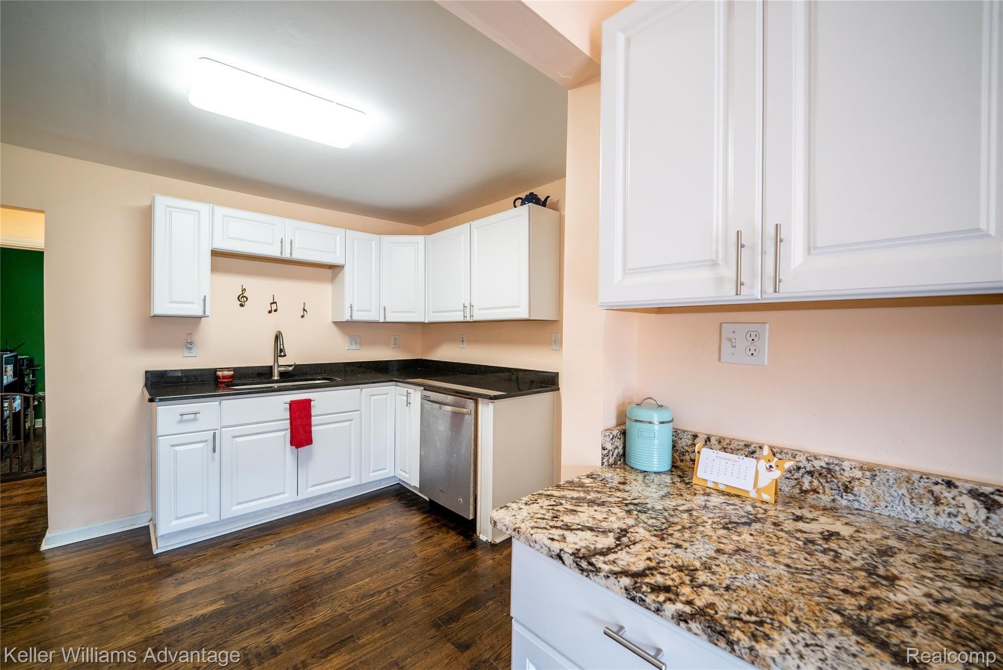 46455 Saltz Road Canton, MI 48187 - Photo 12 of 35 SaltzRd_46455_Kitchen 2.jpg