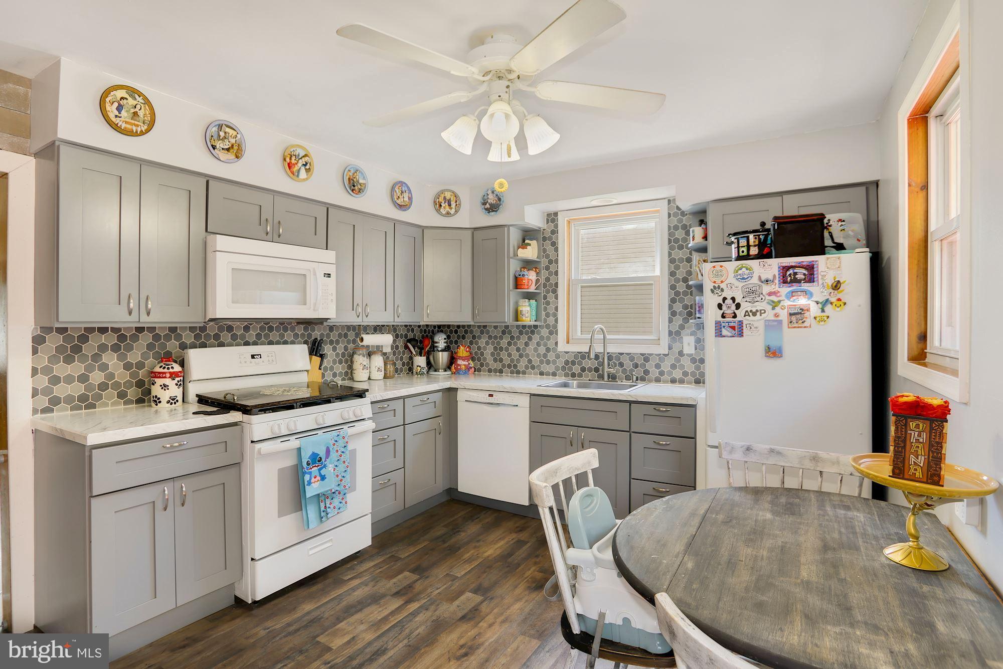 Eat In Kitchen