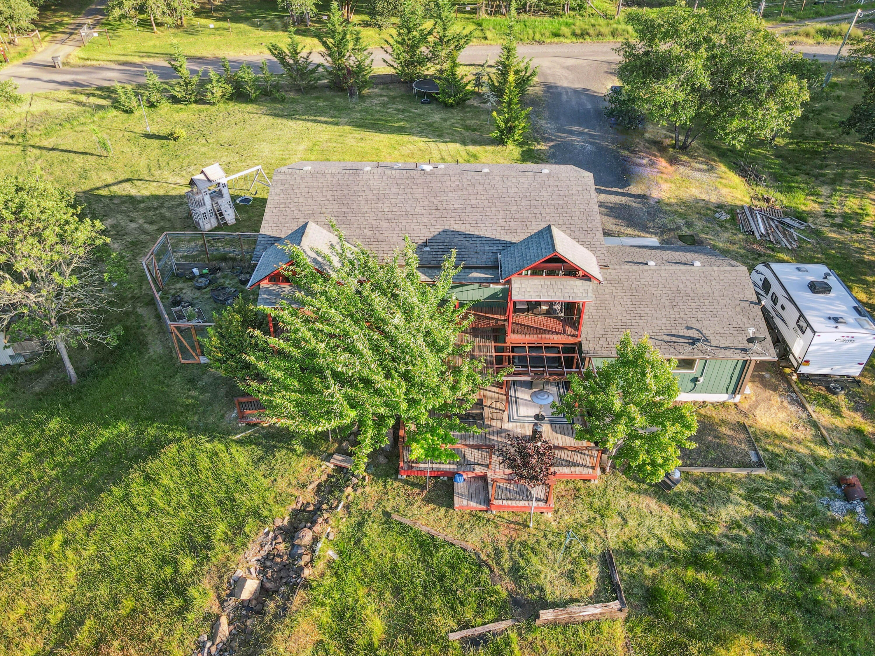448 Wren Ridge Drive Eagle Point, OR 97524 - Photo 41 of 45 dji_fly_20250528_191346_604_174848484328