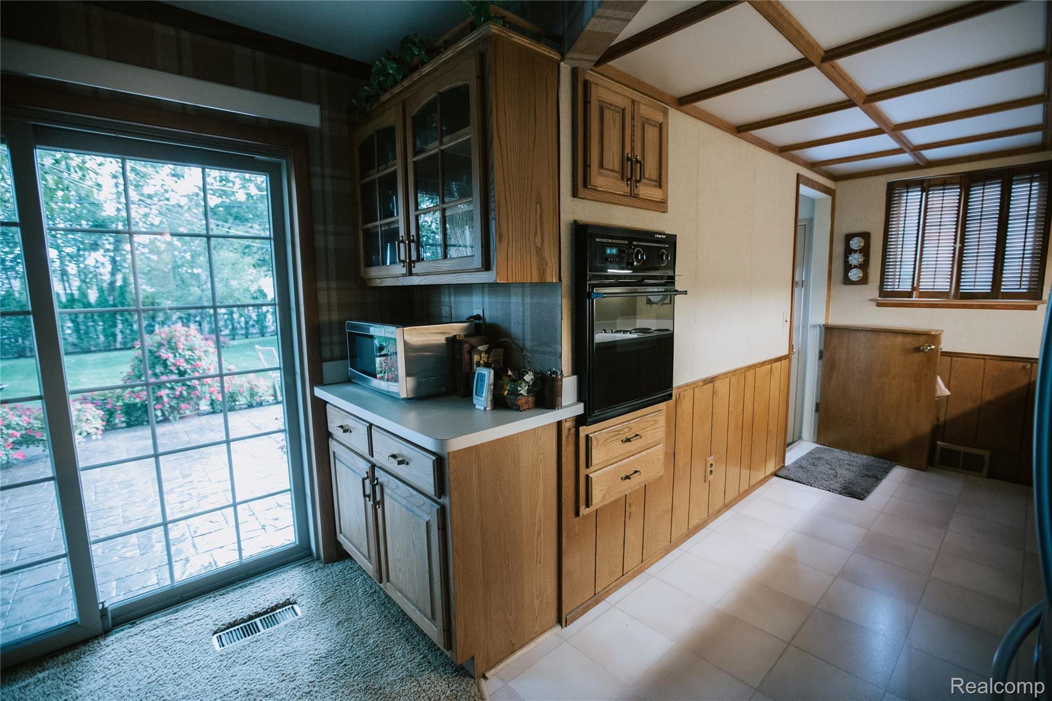 624 Meadow Lane Rochester, MI 48307 - Photo 10 of 23 10 - Kitchen.jpg