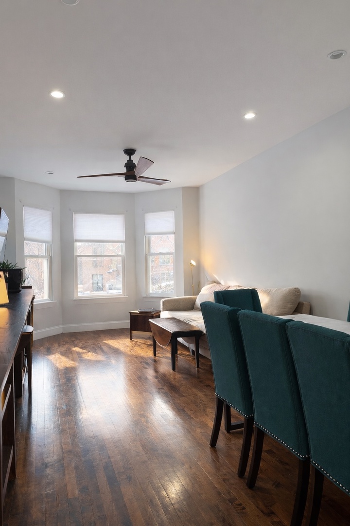 4151 West Fullerton Avenue Chicago, IL 60639 - Photo 4 of 21