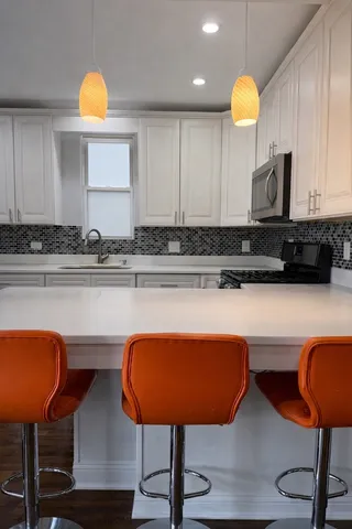 $4,500 | 4151 West Fullerton Avenue, Chicago, IL 60639