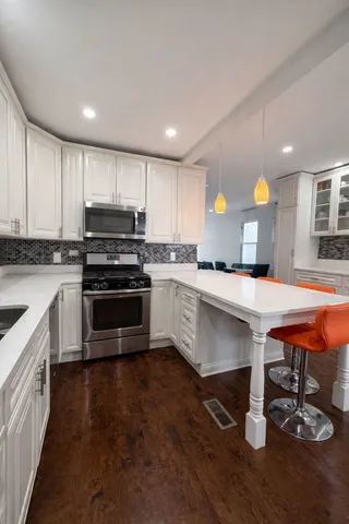 $4,500 | 4151 West Fullerton Avenue, Chicago, IL 60639