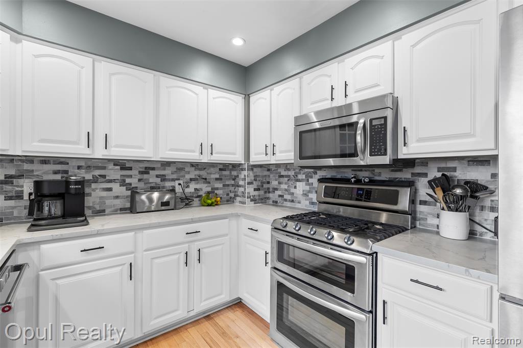 4748 Ravinewood Drive Commerce Township, MI 48382 - Photo 16 of 49 Gallery Image 16