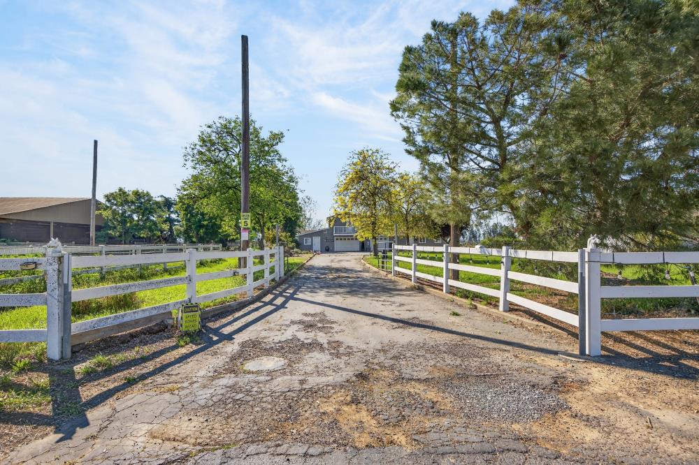 13512 Alta Mesa Road Galt, CA 95632 - Photo 17 of 99 Driveway to main 5B/4B home