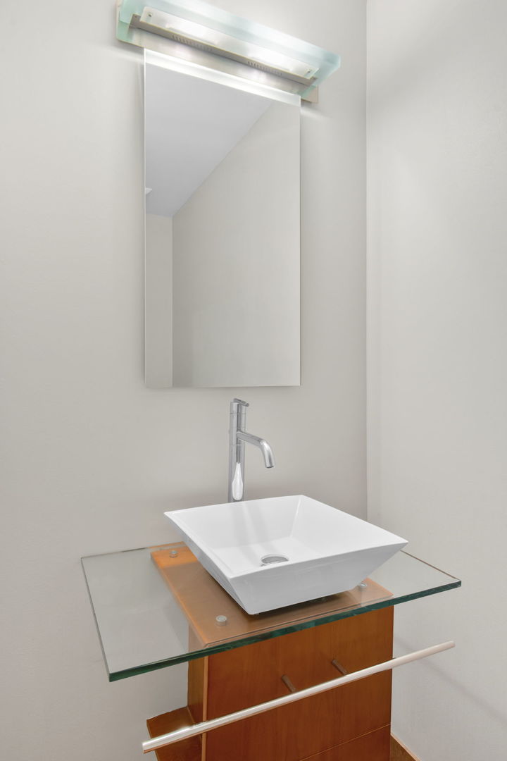 1738 South Indiana Avenue Chicago, IL 60616 - Photo 14 of 29 a bathroom with a sink and a mirror
