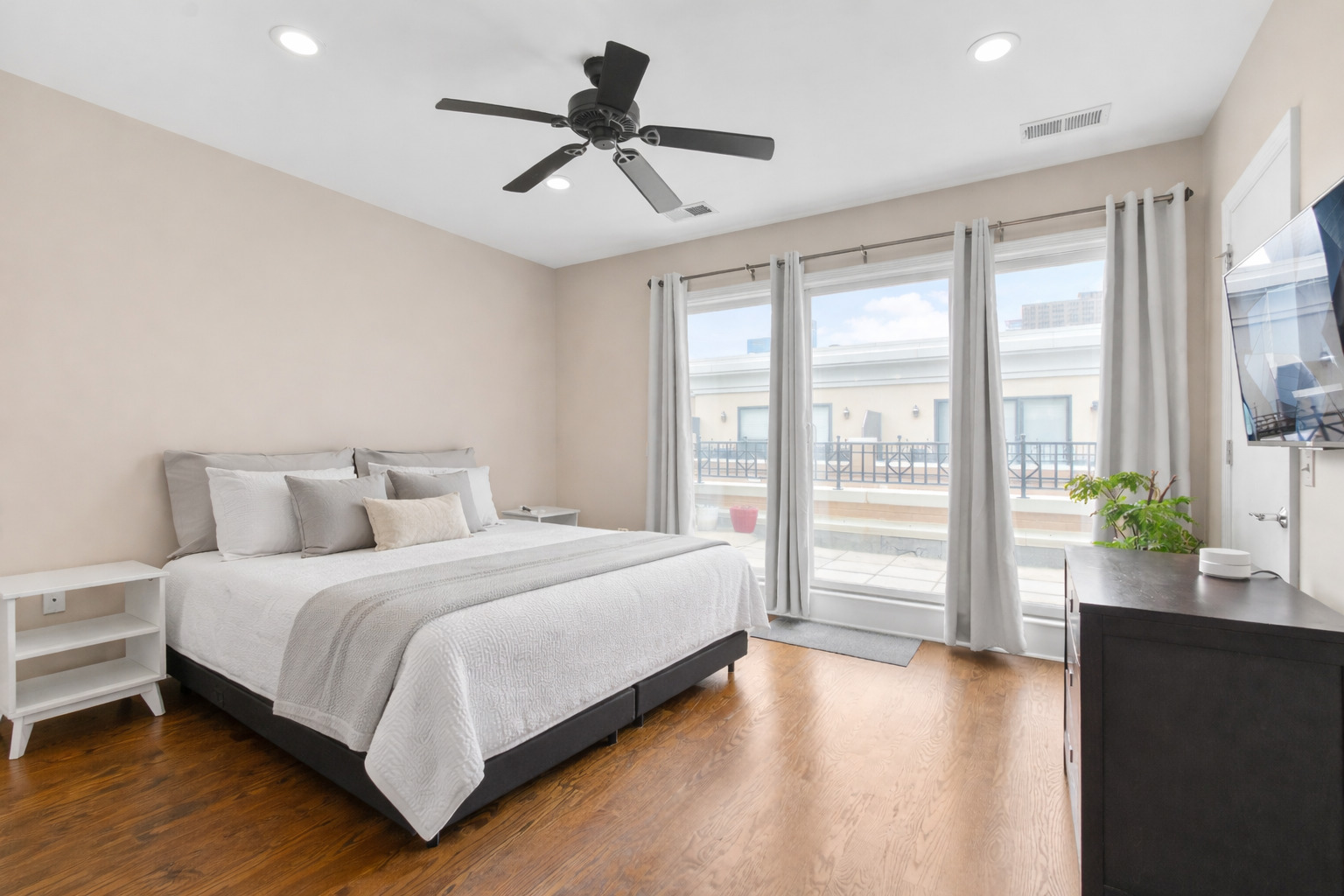 1738 South Indiana Avenue Chicago, IL 60616 - Photo 20 of 29 a bedroom with a large bed and a large window