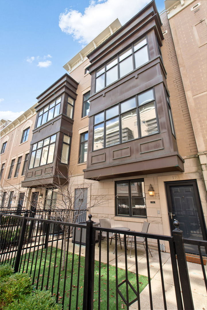 1738 South Indiana Avenue Chicago, IL 60616 - Photo 3 of 29 a front view of a building
