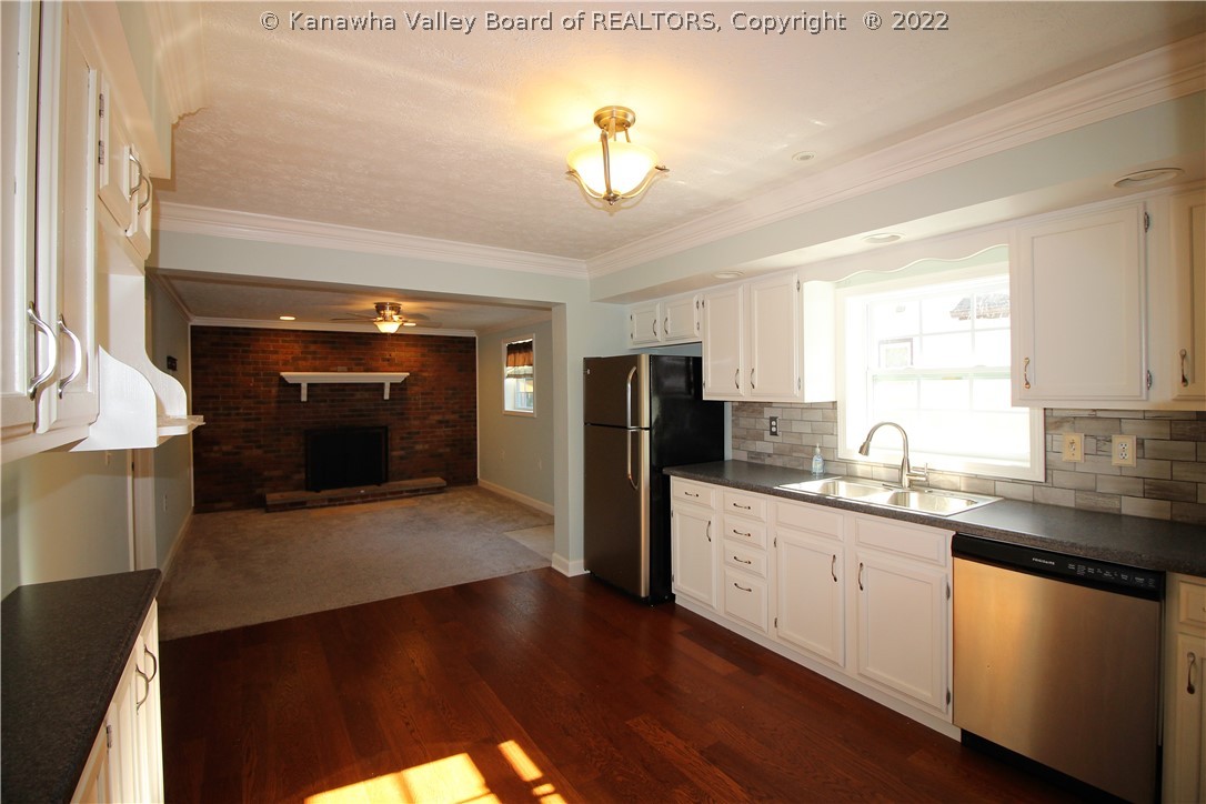 3867 Green Valley Road Huntington, WV 25701 - Photo 5 of 21 Gallery Image 5