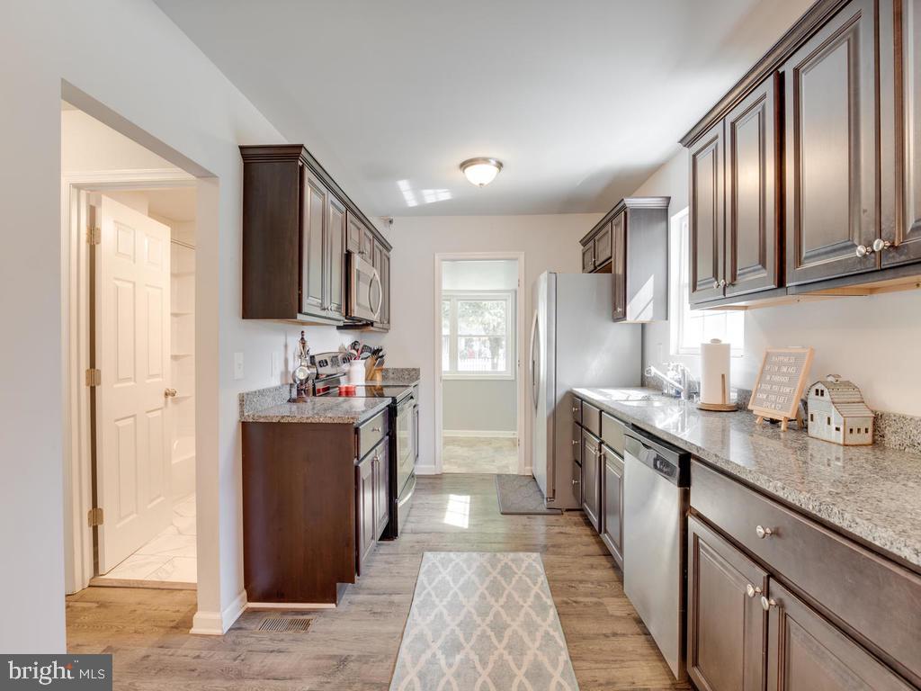 272 Riverside Drive Pasadena, MD 21122 - Photo 11 of 41 Gallery Image 11