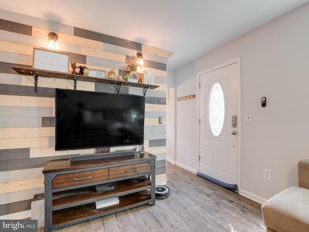 272 Riverside Drive Pasadena, MD 21122 - Photo 4 of 41 Gallery Image 4
