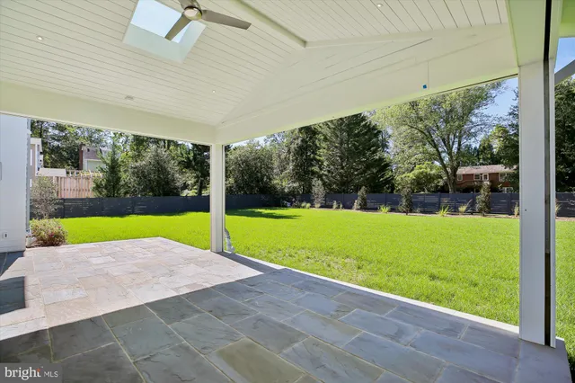 a view of a house with backyard and porch